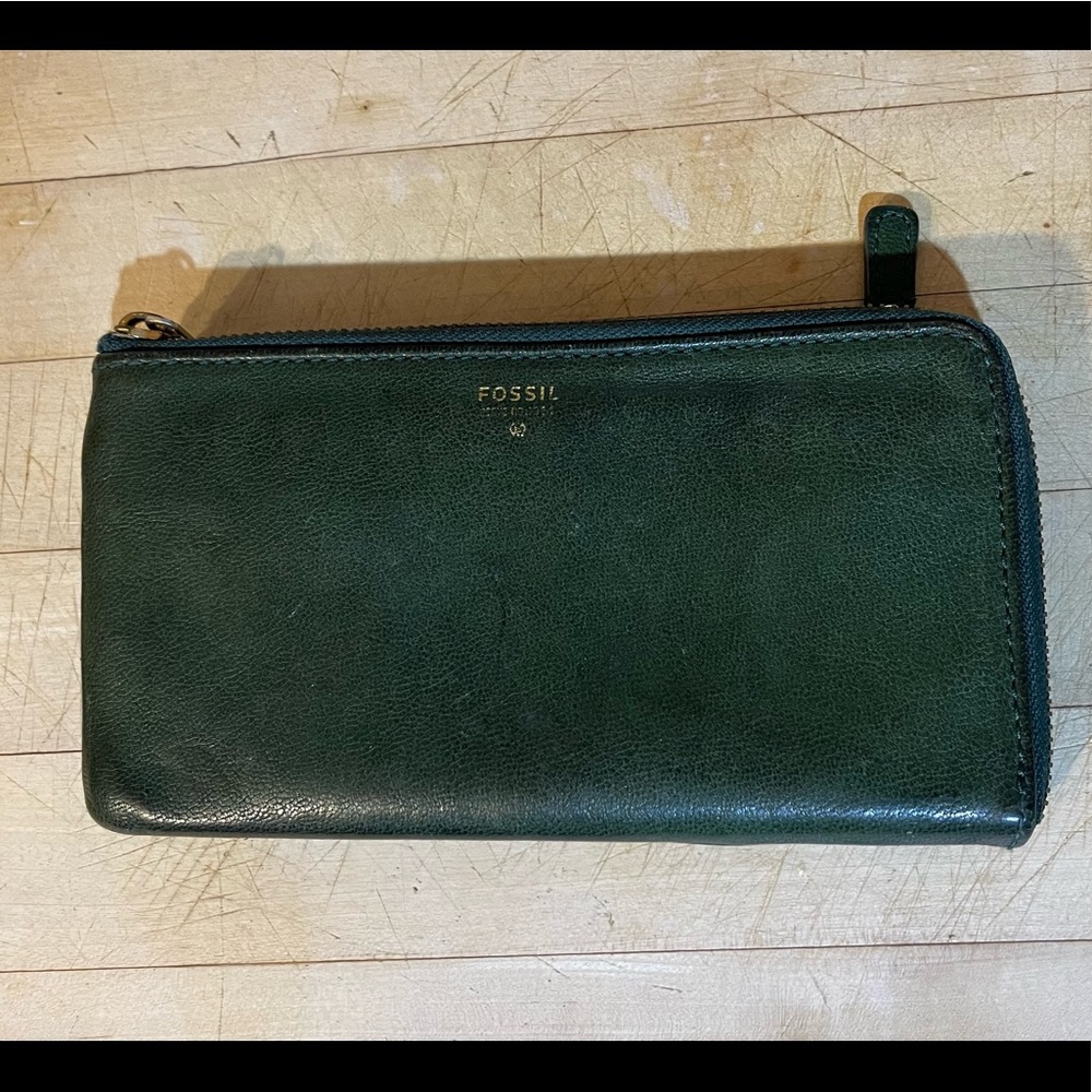Fossil Green Leather Zippered Wallet